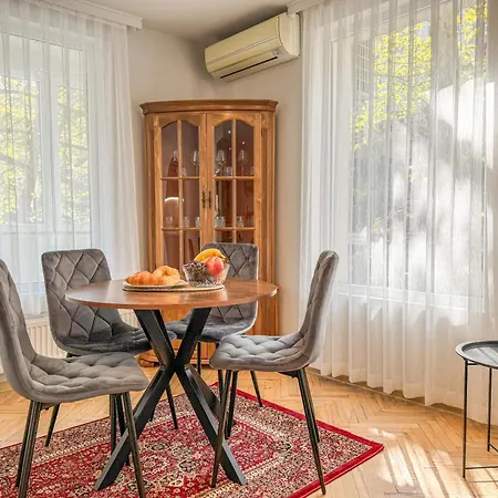 2br And Cosy Trimonsium 5min From Pedestrian Street アパート *