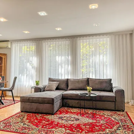 2br And Cosy Trimonsium 5min From Pedestrian Street