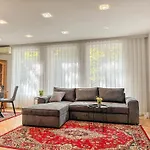 2br And Cosy Trimonsium 5min From Pedestrian Street