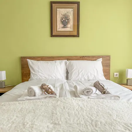 Two-bedroom And Cosy Διαμέρισμα