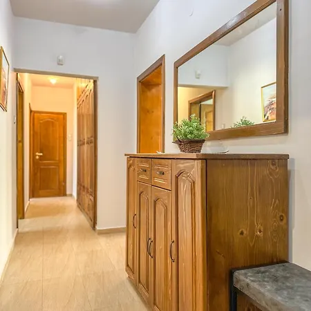 Two-bedroom And Cosy *